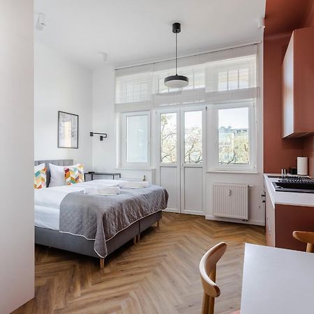 Przytulne I Komfortowe Studia Very Berry W Poznaniu By Noclegi Renters Bagian luar foto