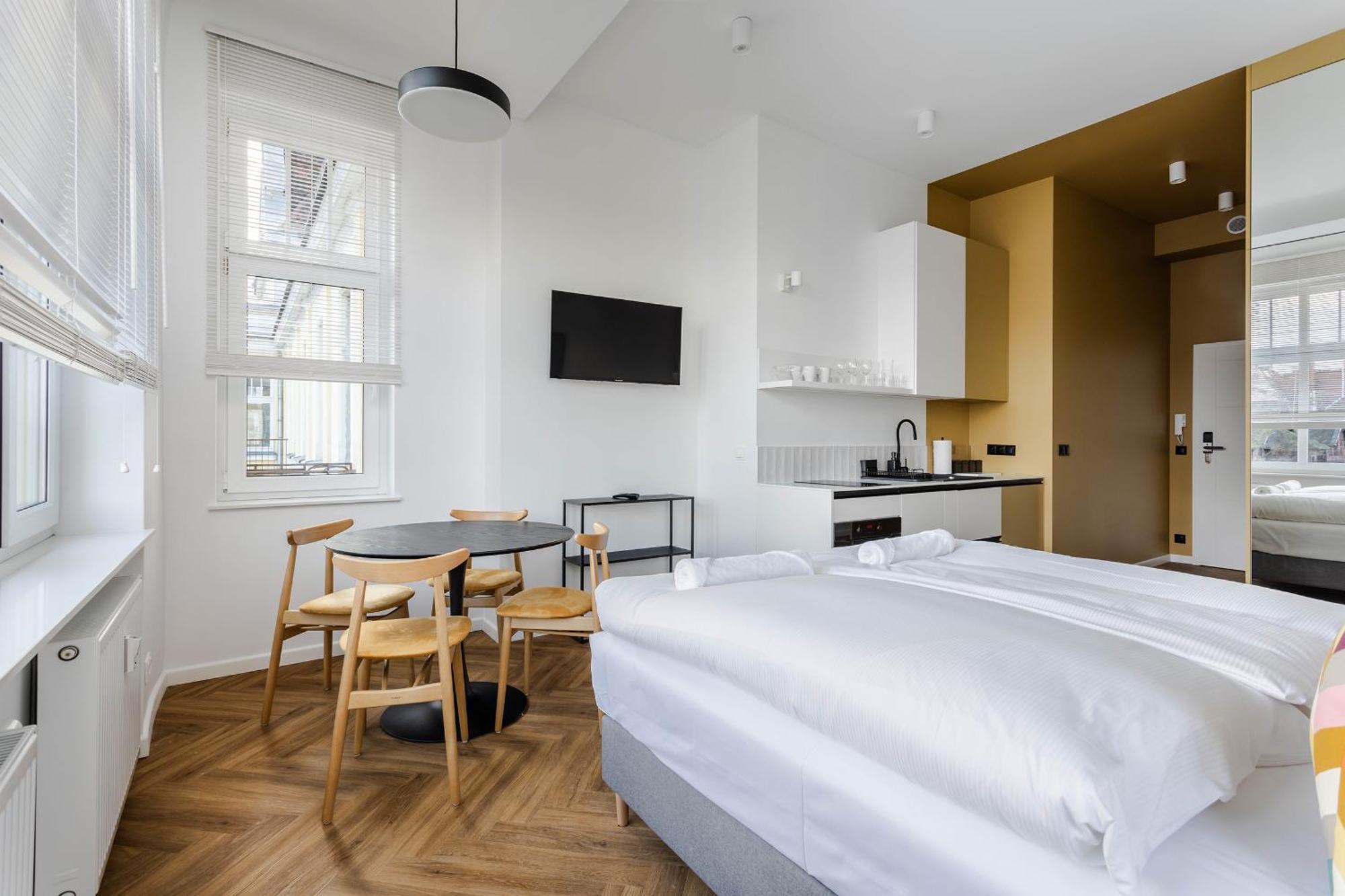 Przytulne I Komfortowe Studia Very Berry W Poznaniu By Noclegi Renters Bagian luar foto
